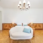 Exclusive Entry: Cozy Guestroom Apartment