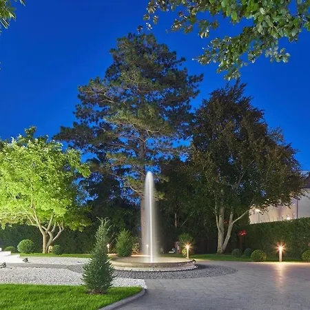 Exclusive Entry: Cozy Guestroom