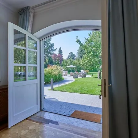 Exclusive Entry: Cozy Guestroom