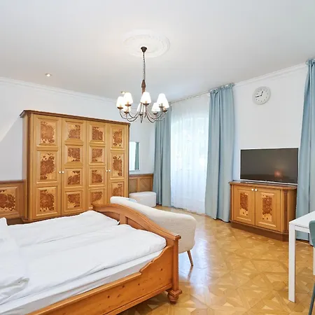 Exclusive Entry: Cozy Guestroom