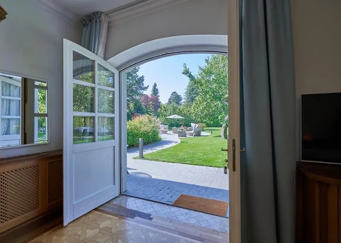 Exclusive Entry: Cozy Guestroom